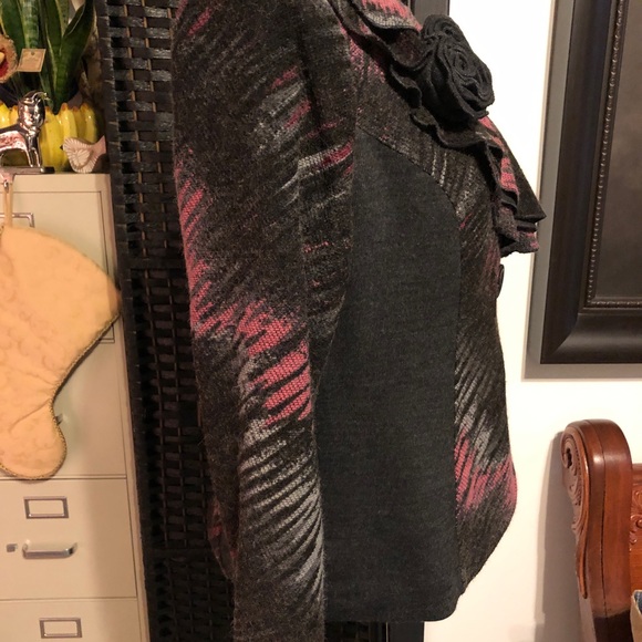 EUC Women’s VEX collection button blazer with fabric  rose embellishment - Picture 7 of 12